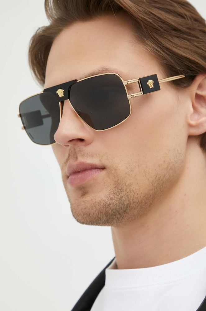Сонцезахисні окуляри Versace чоловічі колір золотий (3262678)